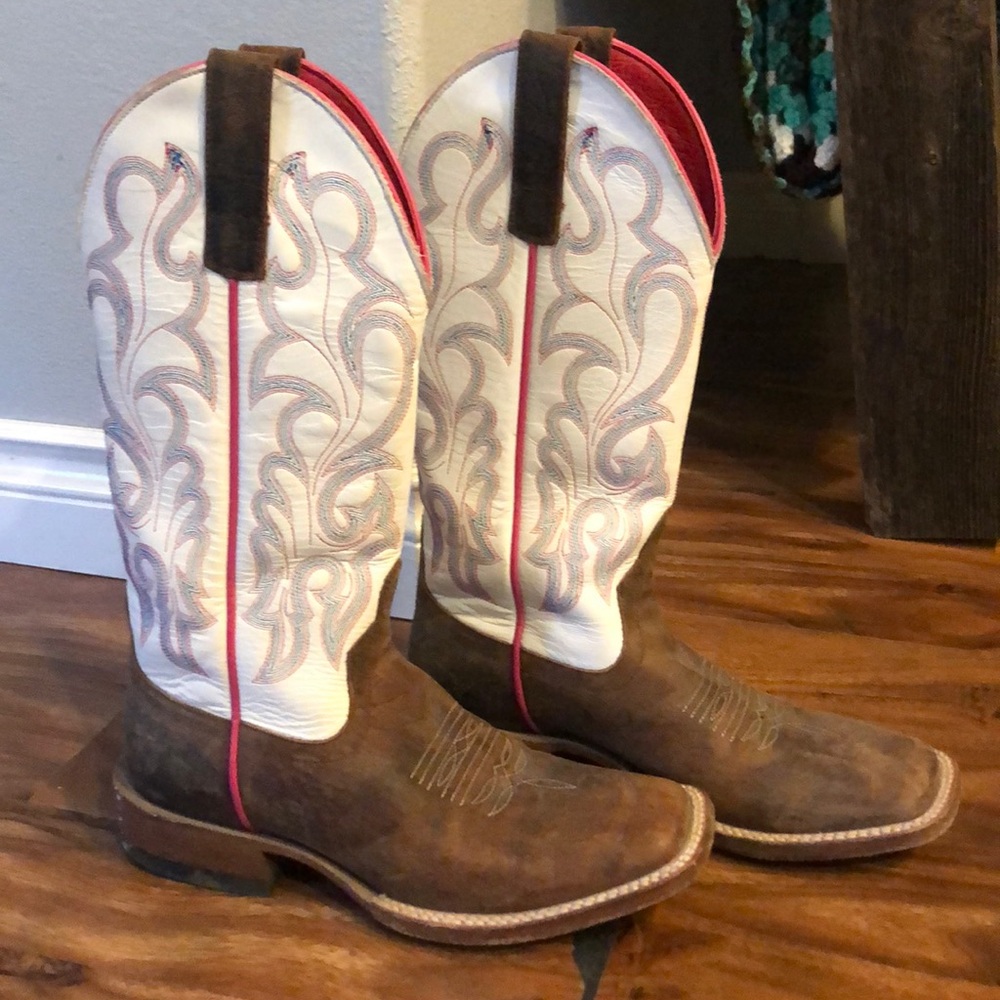 Macie Bean women’s cowboy boots